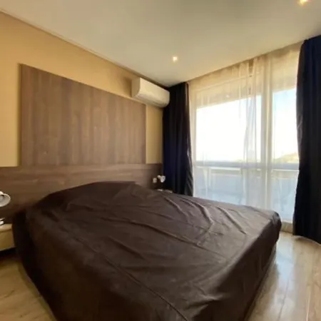 Apartment Paradiso 'b' 605 Private