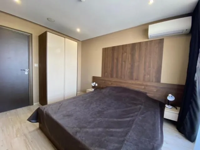 Paradiso 'b' 605 Private